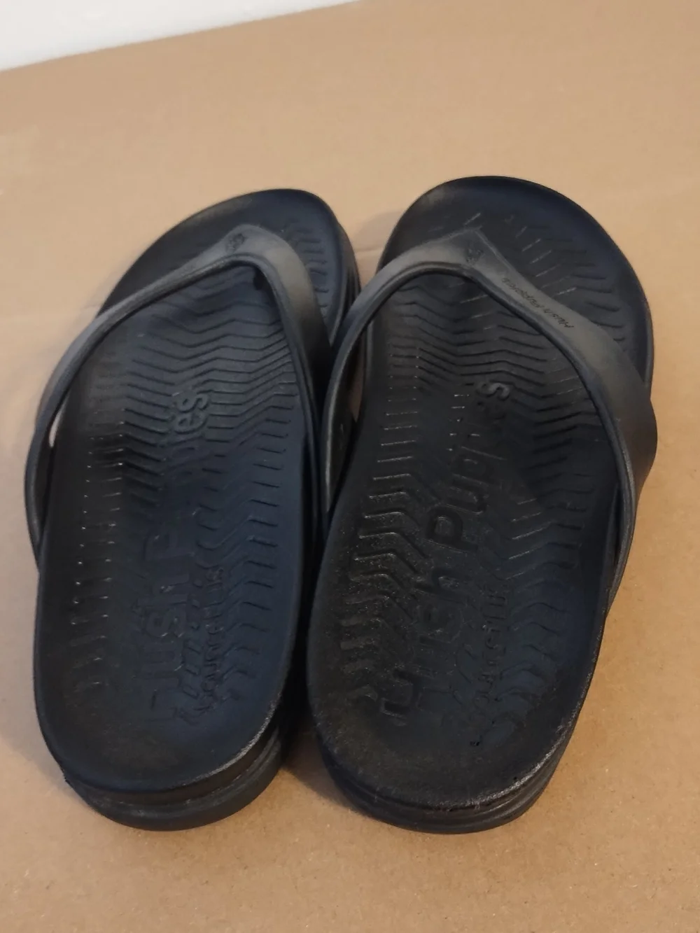 Hush Puppies unisex u.s.a men's size 7 women size 9Thong Sandal color black